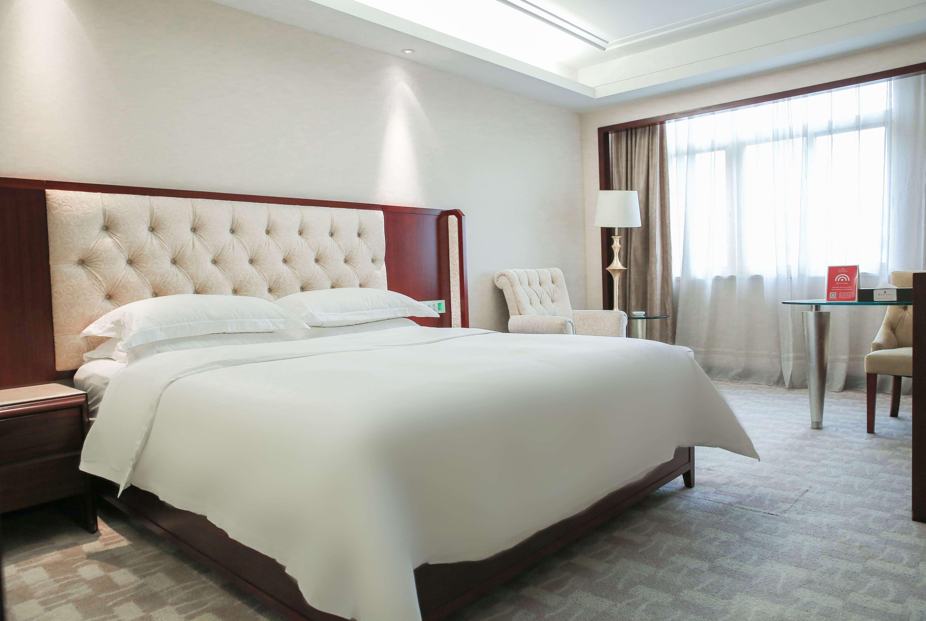 รามาดา เสินเจิ้น เปาอาน Hotel เซินเจิ้น ภายนอก รูปภาพ
