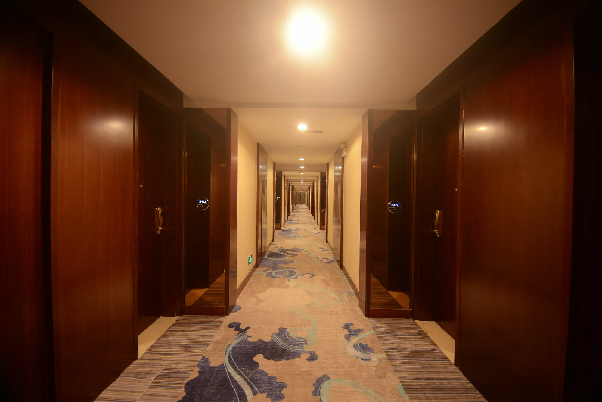 รามาดา เสินเจิ้น เปาอาน Hotel เซินเจิ้น ภายนอก รูปภาพ